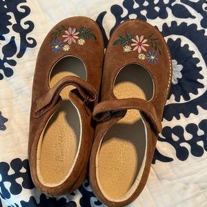 Girls shoes, never worn